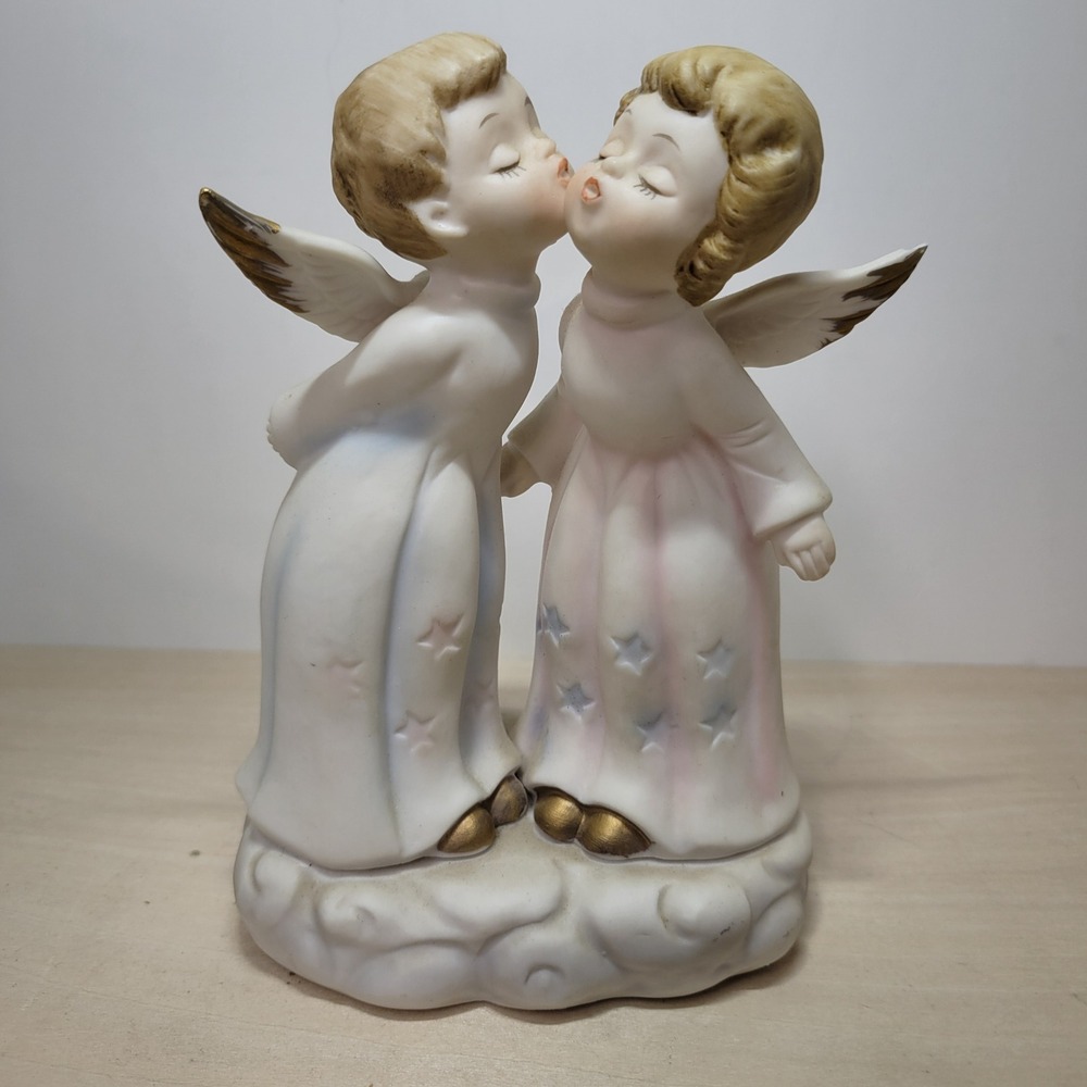 Vintage Kissing‎ Angels Figurine Porcelain Made In Japan Kitsch Decor